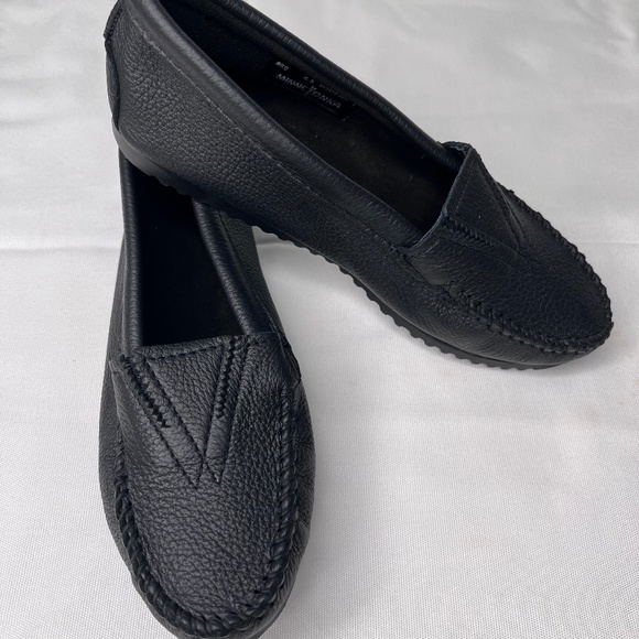 Minnetonka Shoes - Minnetonka Womens ButterSoft Black Deer Skin Leather Moccasins Shoes Flat~ 6.5 M